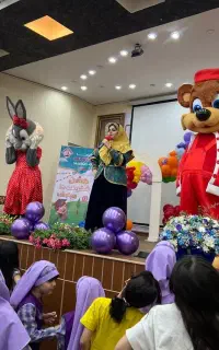 جشن مدارس مجری کودک عروسک تنپوش نمایش