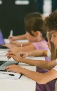 آموزش  کامپیوتر کودک و نوجوان در اموزشگاه راهیاب