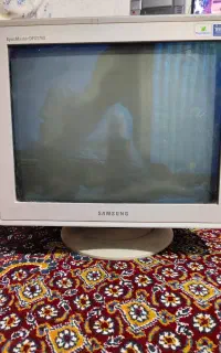 کامپیوتر قدیمی روشن