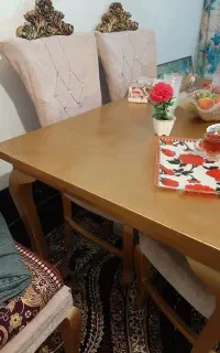 میزغذاخوری ۶نفره همراه با۶عددصندلی.