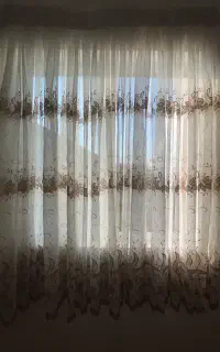 پرده حریر طرحدار کاملا سالم و تمیز