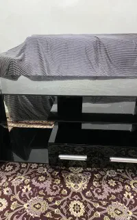 میز تلویزیون شیشه ای