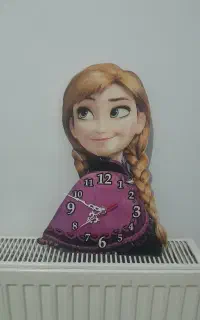 ساعت دیواری طرح آنا (فروزن) جذاب و فانتزی