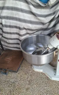خمیر کن ۴۰ کیلو و ترازو محک ۲۰۰ کیلو