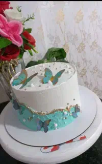 کیک و شیرینی خامه ای