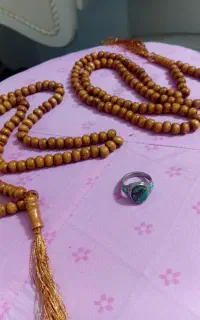 تسبیح چوبی و انگشتر فیروزه