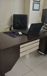 دو عدد میز مدیریتی نو استفاده نشده