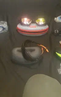 تعدادی عینک شنا و دوچرخه سواری و....