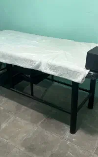 تخت آرایشگاهی مناسب اکستنشن،ماساژ،تتو و بالشتک