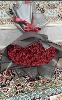 گل قرمز و زرشکی