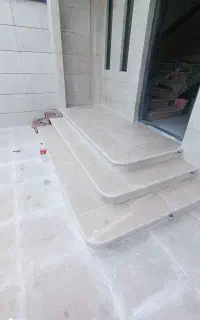 کارگر برای کاشی کاری