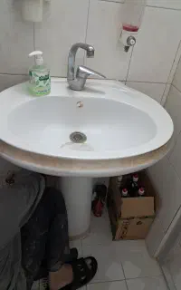 روشویی بزرگ و اینه