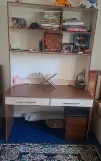 کتابخانه ومیزتحریر