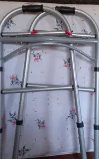 واکر چرخ دار تاشو