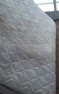 تشک دونفره رویال اصلی و ۴۰ متر موکت نیاز به شستشو