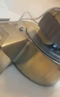 یک دستگاه دست خشککنه چشمی