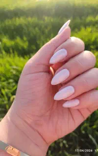 انجام خدمات ناخن کاشت ژل