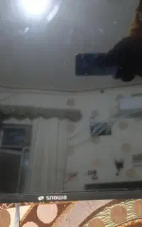 یک ال ای دی اسنوا صفحه شکسته
