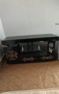 میز تلویزیون شیشه ای