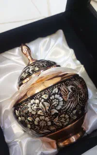 شکلات خوریِ مسی قلمزنیِ اصفهان