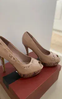 کفش پاشنه‌بلند