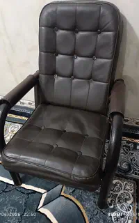 یک عدد صندلی کارمندی