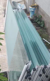 شیشه سکوریت در ارومیه کاملآ سالم با یراق آلات