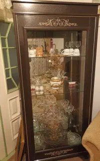 وسایل خانه بفروش می‌رسد به علت نقل ومگان