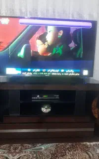سلام ال ای دی ۴۳اینچ هایسنس آلمان تمیز وباکیفیت
