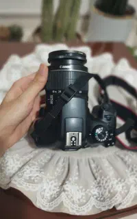 فروش فوری دوربین عکاسی Canon 1300 با لوازم کامل