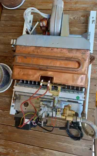 آبگرمکن دیواری بوتان فن دار B3318if