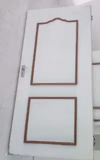سه عدد درب چوبی سالم