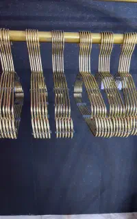 چوب لباسی طلایی