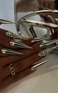 اموزش و خدمات حرفه ای کاشت ناخن و اکستنشن مژه