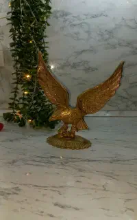 مجسمه و شیرینی خوری برنز