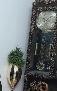 ساعت ایستاده سالم و تمیز