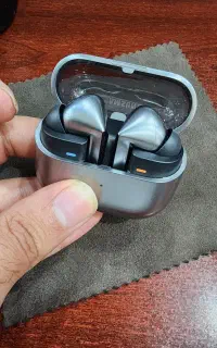 فروش دو عدد ایرپاد و ساعت هوشمند اصلی