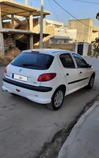 پژو ۲۰۶ در حد خشک