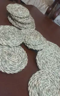 زیر بشقابی حصیری
