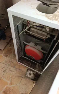 پکیج و دو عدد منبع بالای پمپ