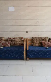 مبل چوبی مختص قهوه خانه یا حیاط مبل فلزی هم دارم
