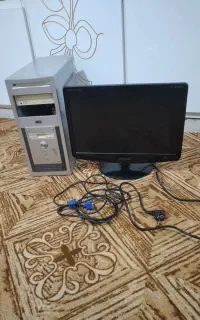 کیس کامپیوتر با مانیتور