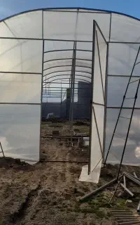 ساخت انواع سازه های گل خانه ایی