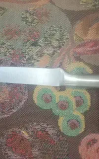 یک عدد چاقو تیز برای آشپزخانه