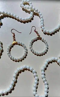 گوشواره‌ مرواریدی رنگ سفید
