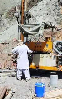 حفاری با دستگاه  هیدرولیک تا عمق ۱۵۰ با سایز n