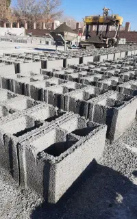 بلوک سیمانی ۲۰×۴۰ پرسی با دستگاه نیم اتومات