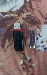 دو عدد فلش ۸ گیگ سالم