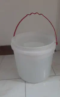 سطل پلاستیکی