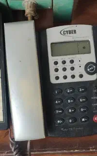 سه عدد تلفن